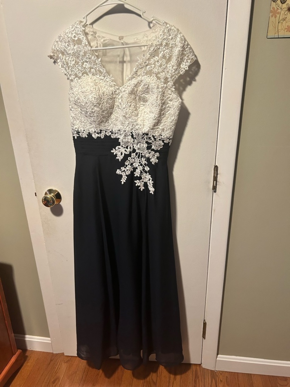 Cap-Sleeve Lace Bodice Evening Dress in Ivory and Black